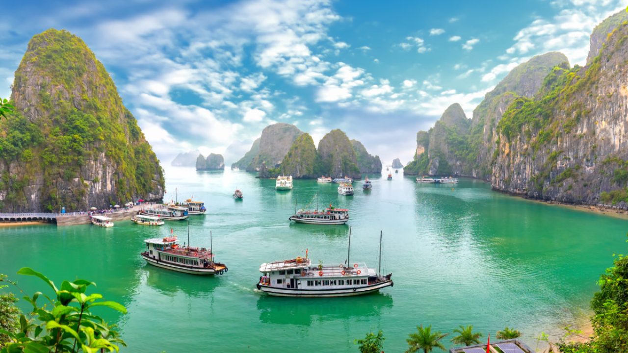 Beautiful,Landscape,Halong,Bay,View,From,Adove,The,Bo,Hon
